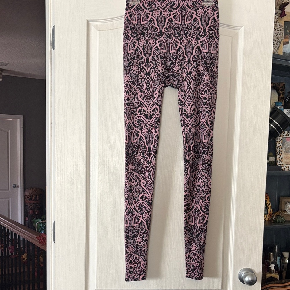 K-DEER Pink and Black Patterned Leggings